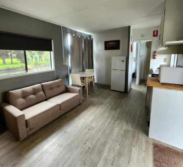 Surfrider Caravan Park Barrack Point Bilik gambar